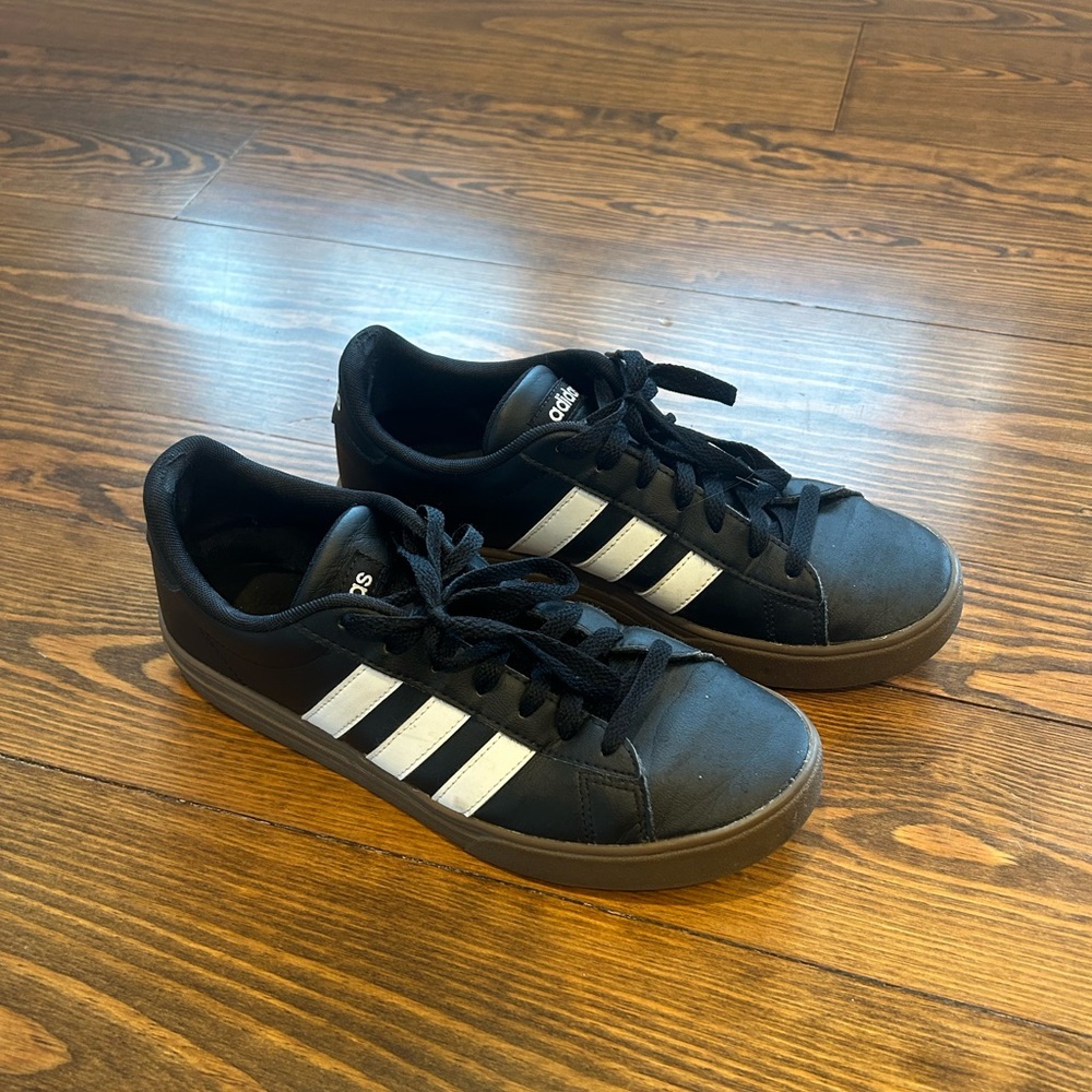 Adidas men’s size 9